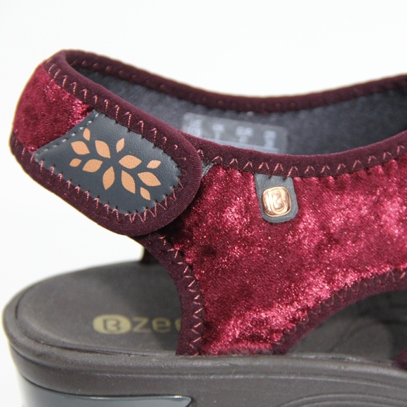 Bzees Velvet Drama Sandals Size 11 Wedge Shoe - Picture 3 of 8